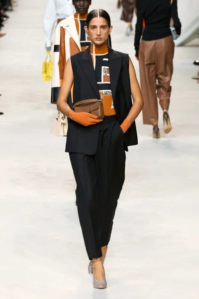 Look 27
